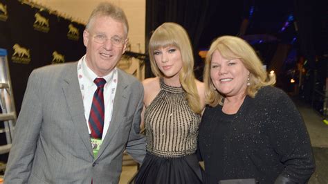 Why Taylor Swift's Parents Were So Secretive About Their Divorce