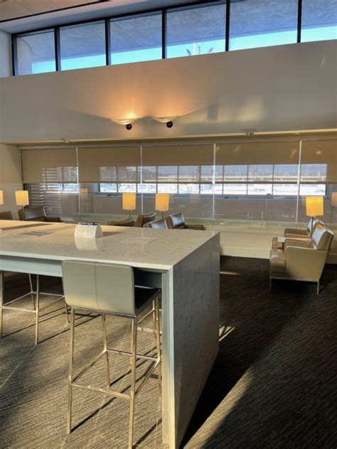 Review: United Club Newark (EWR) - Live and Let's Fly