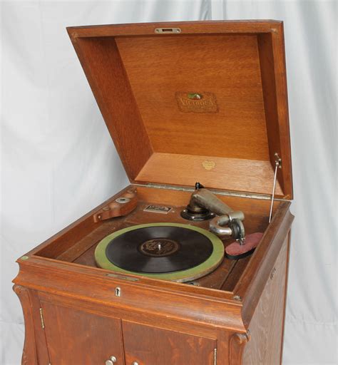 Bargain John's Antiques | Antique Oak Victor Victrola XIV Record Player with Cabinet and Records ...