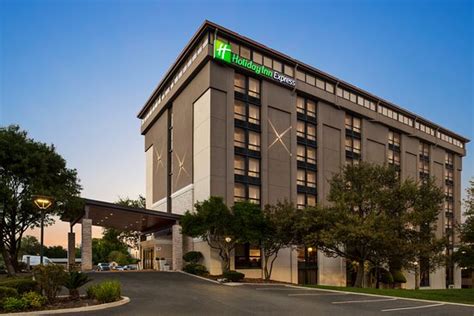 HOLIDAY INN EXPRESS SAN ANTONIO-AIRPORT, AN IHG HOTEL $113 ($̶1̶3̶5̶ ...