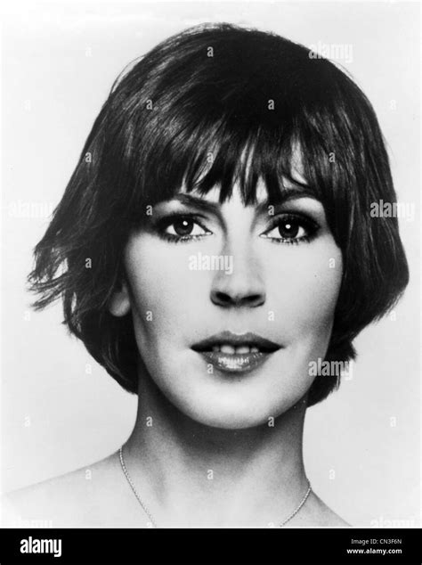 Helen reddy 1970s Black and White Stock Photos & Images - Alamy