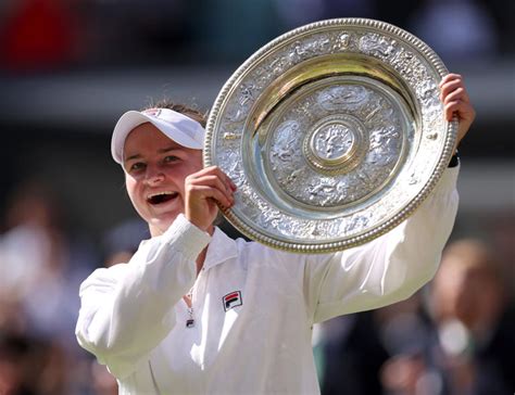 Barbora Krejcikova wins Wimbledon to continue memory of coach who died of cancer