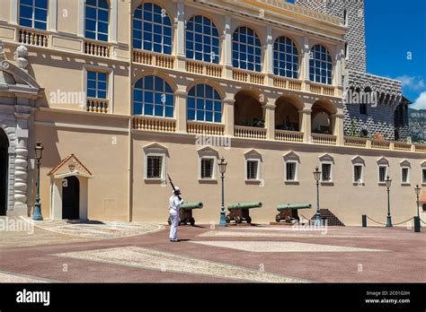 Guards in front of the Palace of Monaco Stock Photo - Alamy