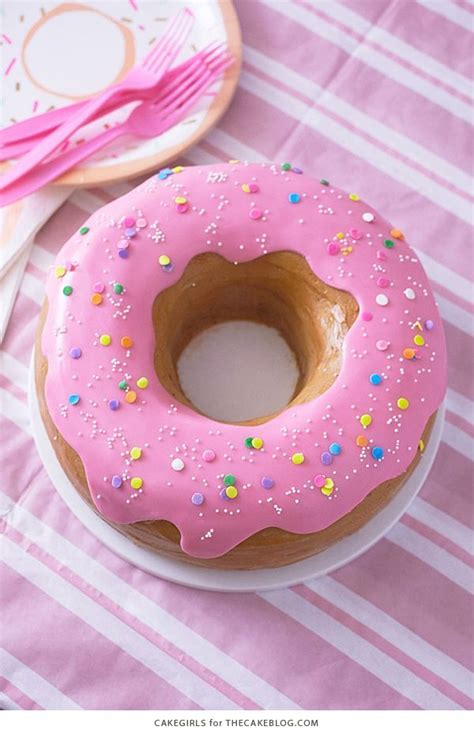 Giant Donut Cake | Cake donuts, Delicious donuts, Giant cupcake cakes