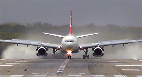 Video: Plane Makes Emergency Landing With No Front Landing 115