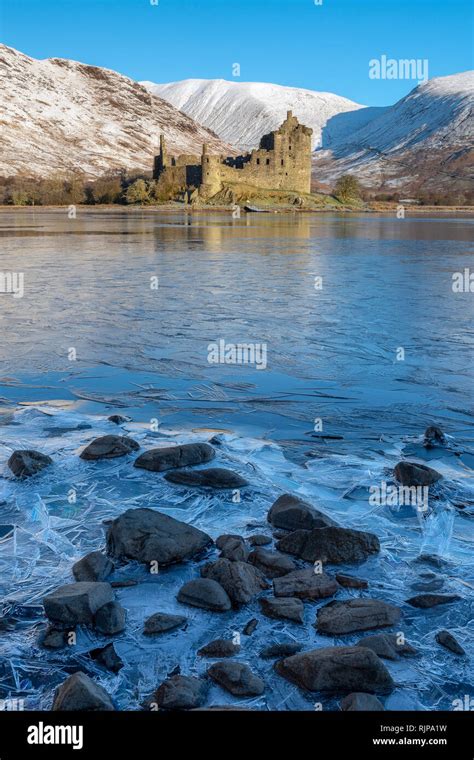 Scottish castles winter snow hi-res stock photography and images - Alamy