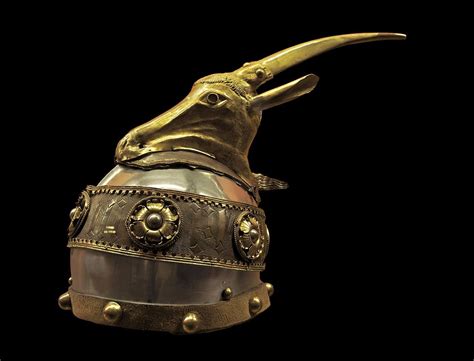 Casque de Skanderbeg, Prince des Albanais (1403-1468). Kunsthistorisches Museum, Vienne ...