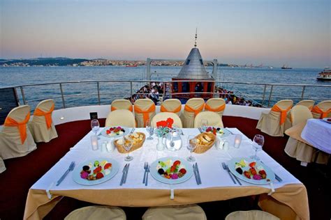 Experience an Unforgettable Evening with Istanbul Bosphorus Dinner Cruise - Vigo Tours