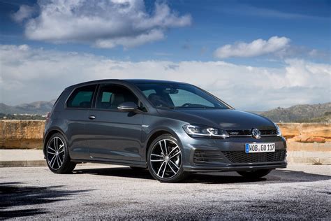 GALLERY: 2017 Volkswagen Golf Mk7 facelift – GTI, GTD, Golf Variant and 1.5 TSI play it up for ...