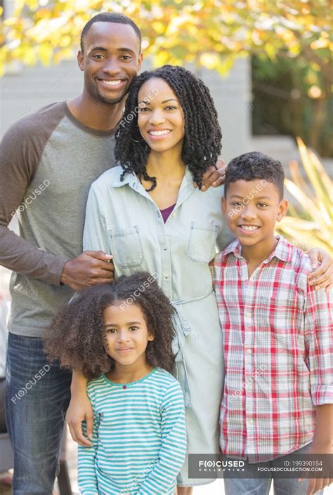 Portrait of smiling family outdoors — 25 29 Years, Focus On Foreground - Stock Photo | #199390154