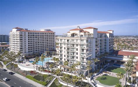 Waterfront Hilton Beach Resort Renovation - Huntington Beach - California | WATG