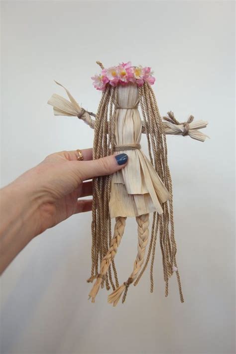 10 Corn Husks Crafts to Make This Holiday Season | Corn husk crafts, Corn husk dolls, Corn husk