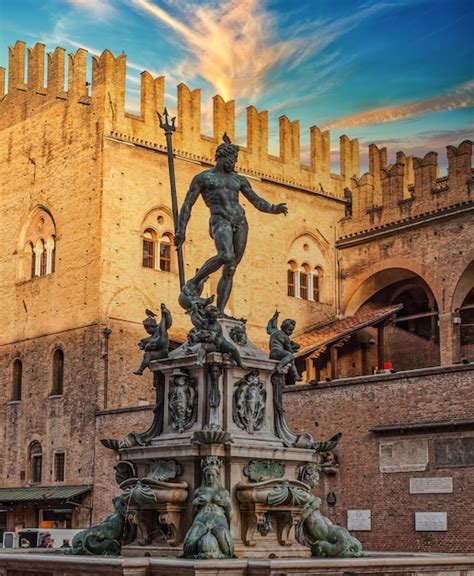 Premium Photo | Neptune fountain in the piazza maggiore in bologna italy