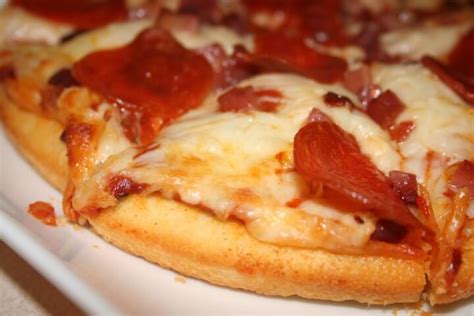 Copycat Pizza Hut Original Pan Pizza Recipe | CDKitchen.com