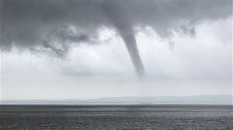 Water Spout Vs Tornado : Tornado-like waterspout spotted over Bristol ...