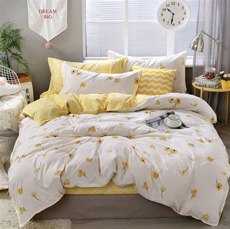 Flower print bedding | Deco chambre a coucher, Draps de lit, Idées de design d'intérieur