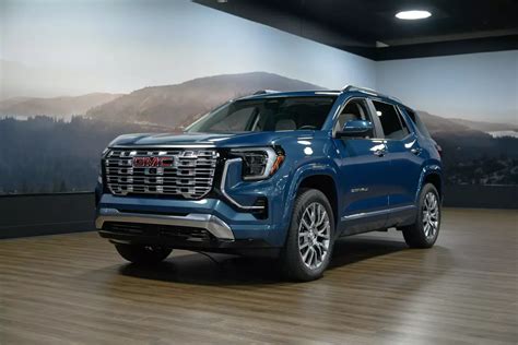 2025 GMC Terrain Up Close: Premium Experience in Compact Dimensions | Cars.com