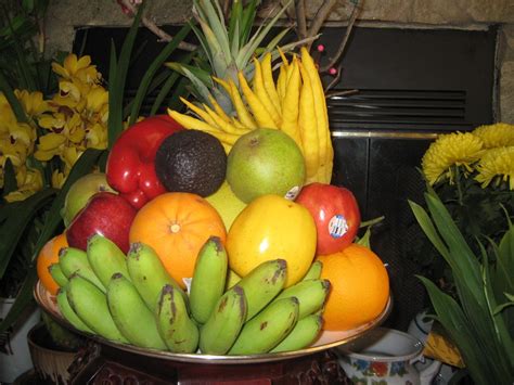 Custom of the five‑fruit tray