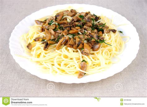 Spaghetti and the Sauce of Mushrooms Stock Photo - Image of pastry, mushrooms: 20199432