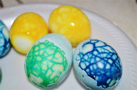 Dyed Crackle Colorful Easter & Dinosaur Eggs Nest