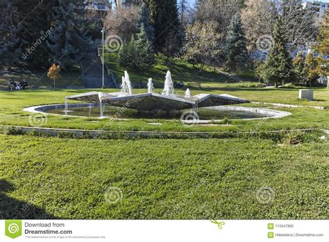 SANDANSKI, BULGARIA - APRIL 4, 2018: Fountain in the Park Park in Town ...