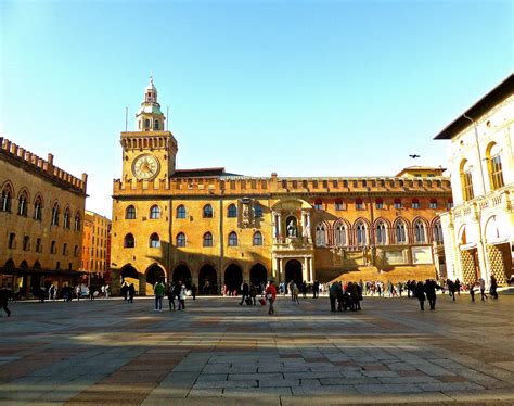 Facciamo un giro in centro?: PIAZZA MAGGIORE