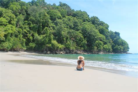 Beaches, Wildlife and the Rainforest : A Day in Manuel Antonio National Park