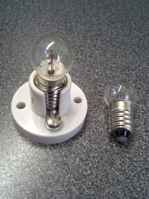 Miniature Lamps / Light Bulbs 3.8V, 0.3A (Pack of 10) - ScienceKitStore.com