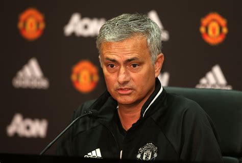 Jose Mourinho unveiled as Manchester United manager - Kumpulan ...