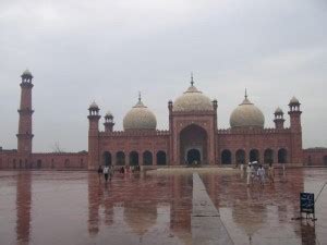 Badshahi Mosque Historical Facts and Pictures | The History Hub