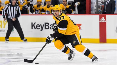 Pittsburgh Penguins' Sidney Crosby suffers lower-body injury vs. Blackhawks