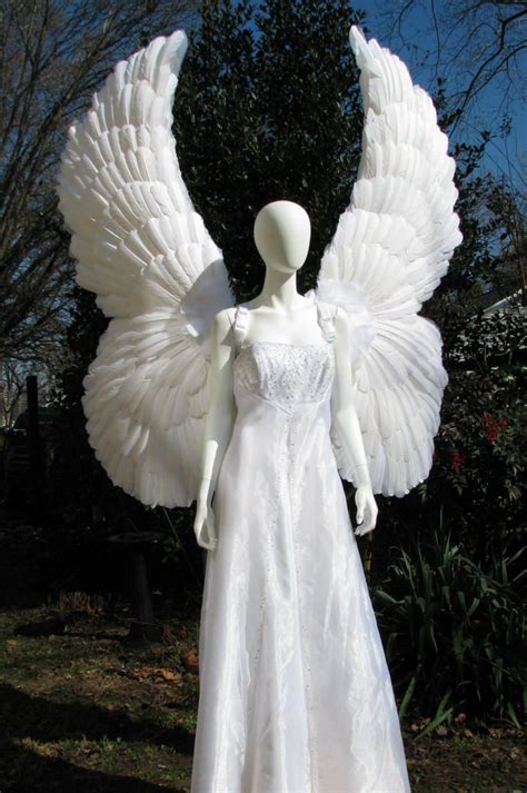 Huge Upright White Feather Wings - Front view [Angel] | Angel wings costume, Feather angel wings ...