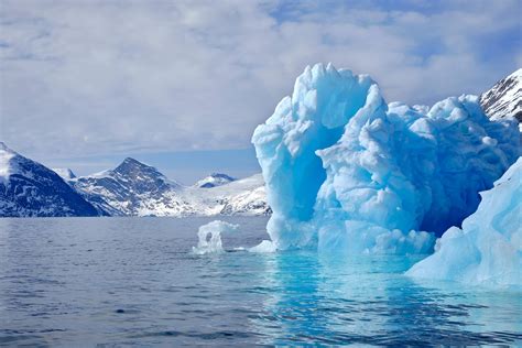 Nuuk Icefjord Boat Tour • Sail among icebergs | Guide to Greenland