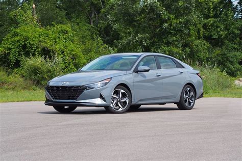 2021 Hyundai Elantra Hybrid review: Where style meets efficiency - CNET