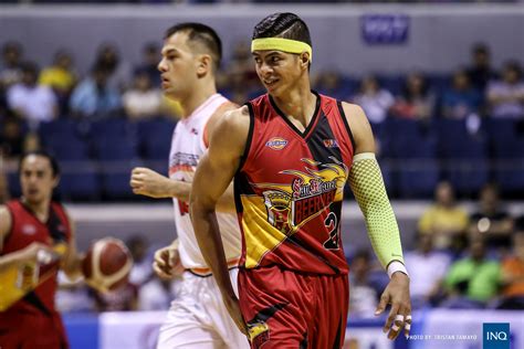 'Hand of God' does it again as Arwind Santos stars in clutch anew | Inquirer Sports