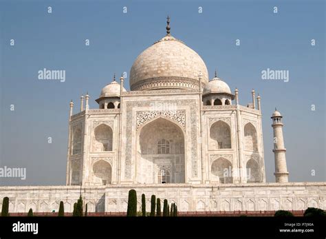 White marble Taj Mahal in India, Agra Stock Photo - Alamy