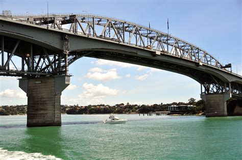 Harbour Bridge, Auckland | A sense of scale. | By: Lee Gilbert | Flickr ...