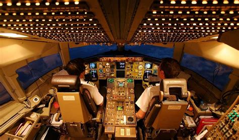 Cockpit view of Boeing 767 : cockpits