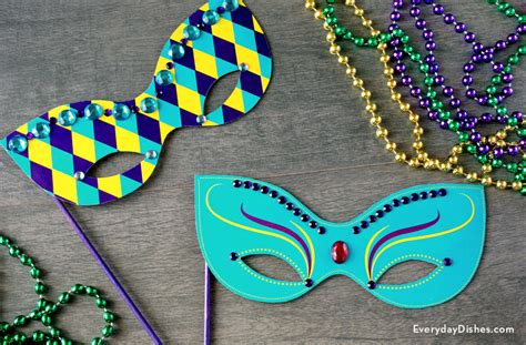 Printable Mardi Gras Mask | Fun Family Crafts