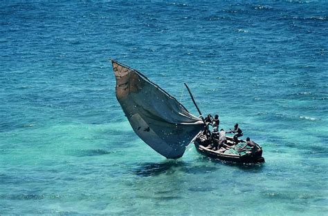 File:Mozambique - traditional sailboat.jpg - Wikipedia