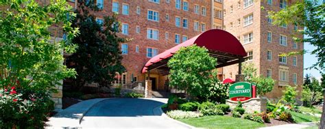 Kansas City Plaza Hotels | Courtyard by Marriott Kansas City Country Club Plaza