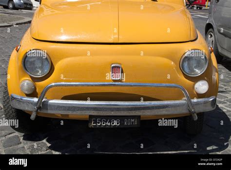 Fiat 500 yellow vintage city car front detail Stock Photo - Alamy