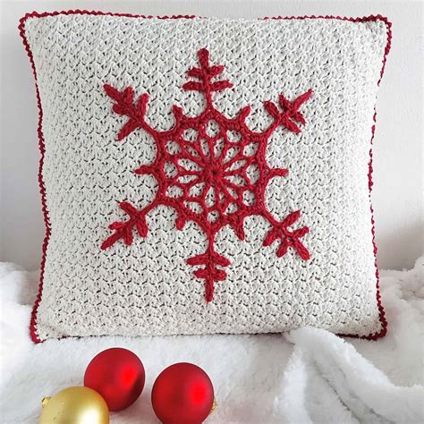 Christmas Snowflake Pillow - Free Crochet Pattern - Annie Design Crochet