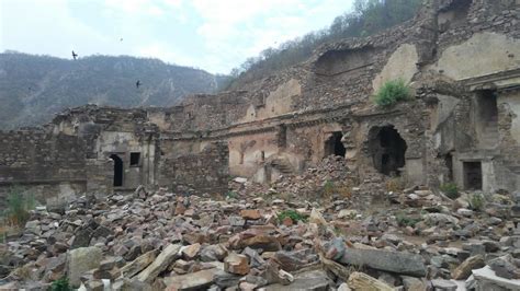 Inside Bhangarh Fort – The Most Haunted Place In India - Tripoto