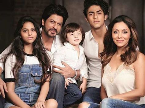 Shah Rukh'Gauri Khan's family portrait with their kids is a must-see! | Hindi Movie News - Times ...