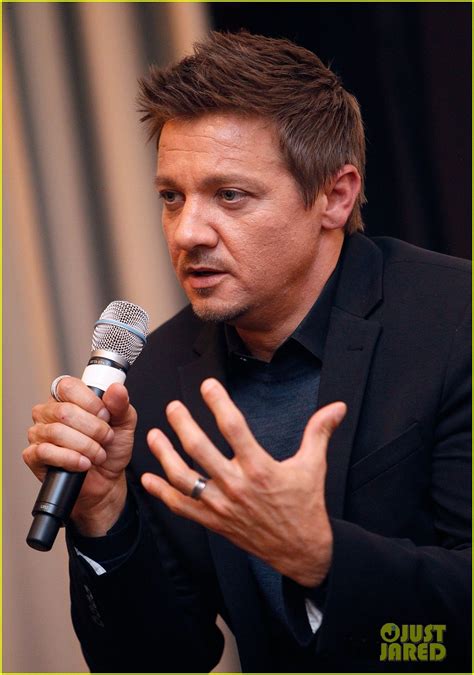 Jeremy Renner Secretly Marries Sonni Pacheco - See His Ring!: Photo ...