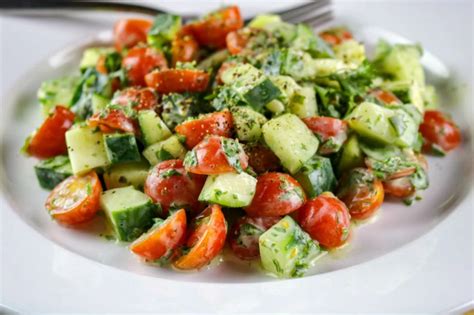 Nada más saludable que esta ensalada con pepino