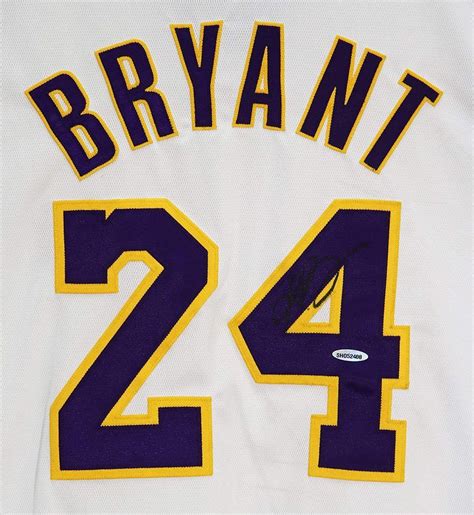 √ Kobe Bryant Jersey Signed