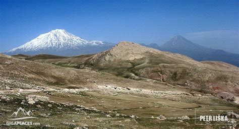 Volcano Great Ararat - Biblical mountain | Gigaplaces.com