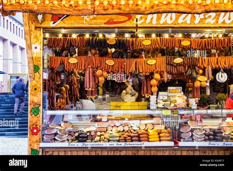 Frankfurt,Germany. Traditional German Christmas Market stall on Römerberg selling sausages and ...